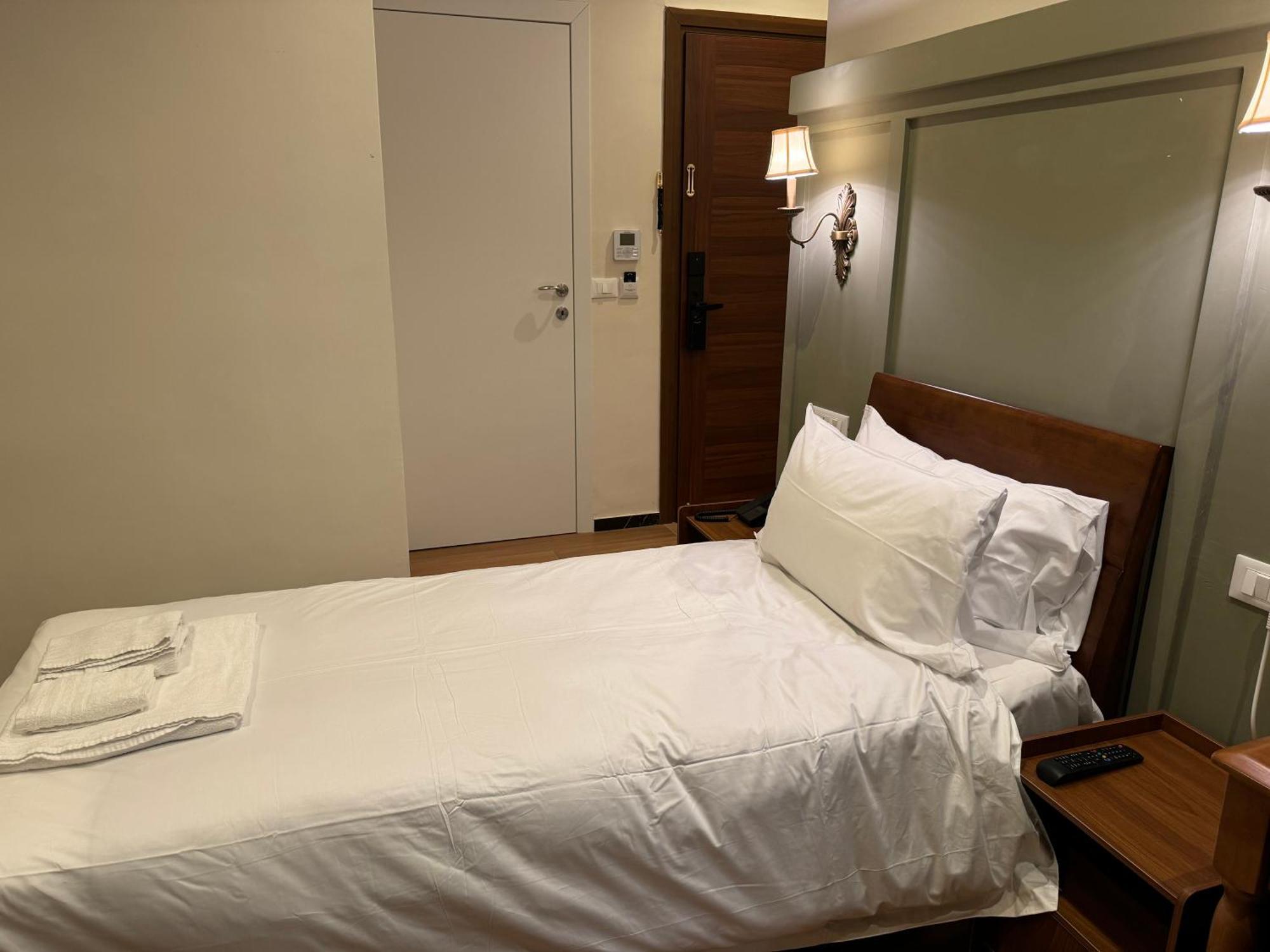 Modi Hotel 利沃诺 外观 照片
